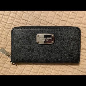 Michael Kors Logo wallet